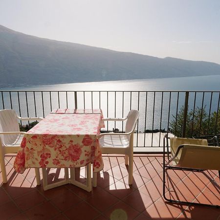Casa Navla' Appartamenti "Ulivi"- "Fiori" -"Velieri"-"Luna"-"Nido"-"Taverna" Tignale Exterior foto