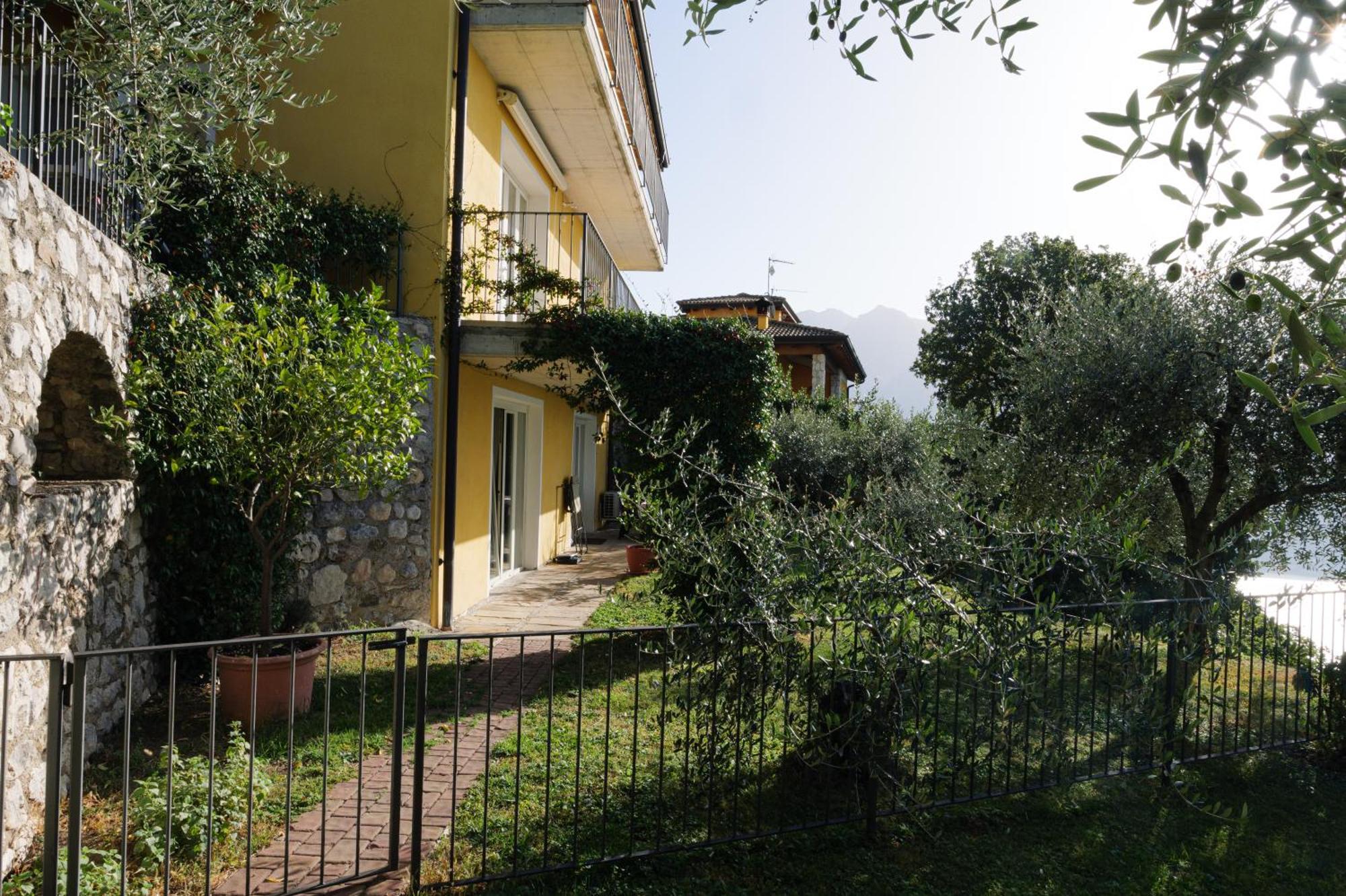 Casa Navla' Appartamenti "Ulivi"- "Fiori" -"Velieri"-"Luna"-"Nido"-"Taverna" Tignale Exterior foto