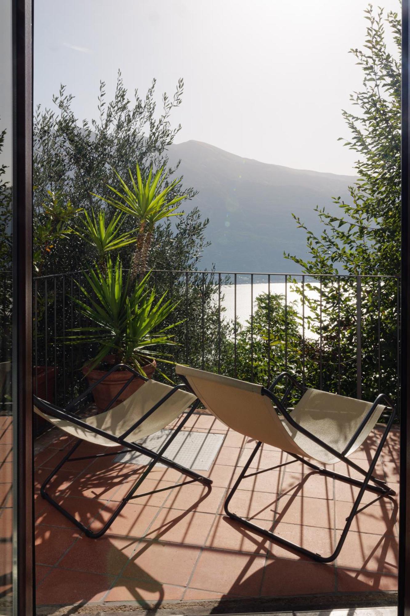 Casa Navla' Appartamenti "Ulivi"- "Fiori" -"Velieri"-"Luna"-"Nido"-"Taverna" Tignale Exterior foto