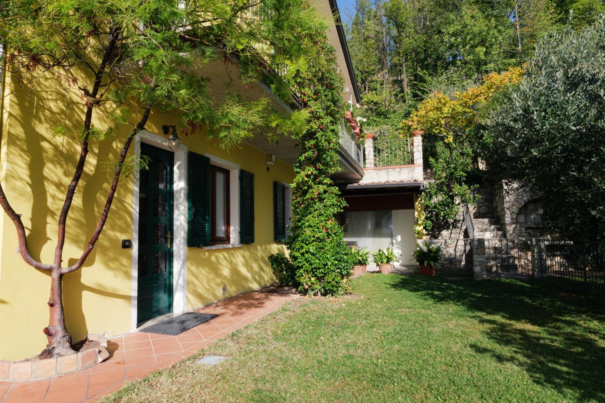 Casa Navla' Appartamenti "Ulivi"- "Fiori" -"Velieri"-"Luna"-"Nido"-"Taverna" Tignale Exterior foto