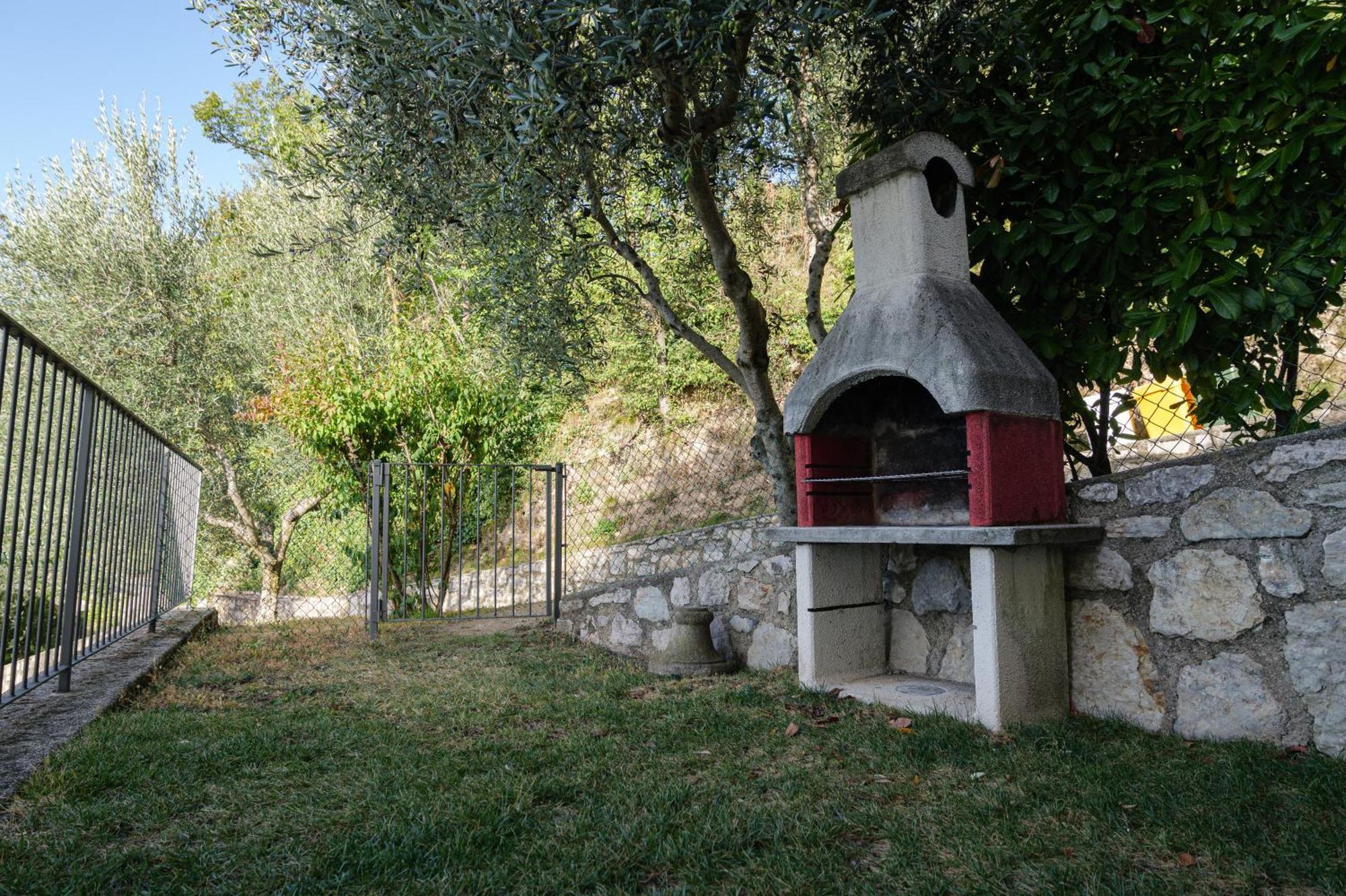Casa Navla' Appartamenti "Ulivi"- "Fiori" -"Velieri"-"Luna"-"Nido"-"Taverna" Tignale Exterior foto