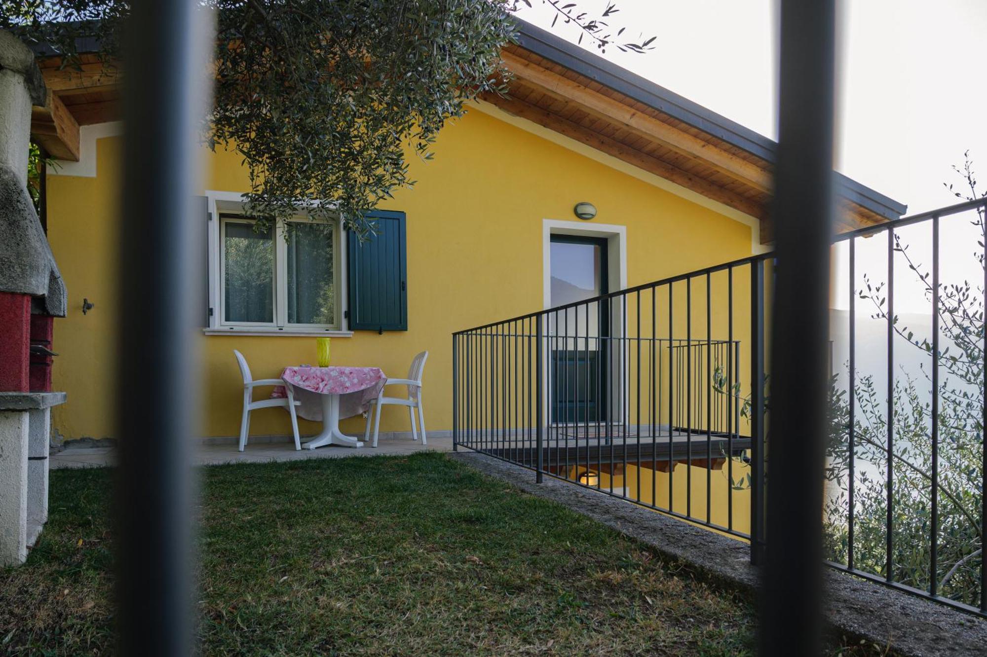 Casa Navla' Appartamenti "Ulivi"- "Fiori" -"Velieri"-"Luna"-"Nido"-"Taverna" Tignale Exterior foto